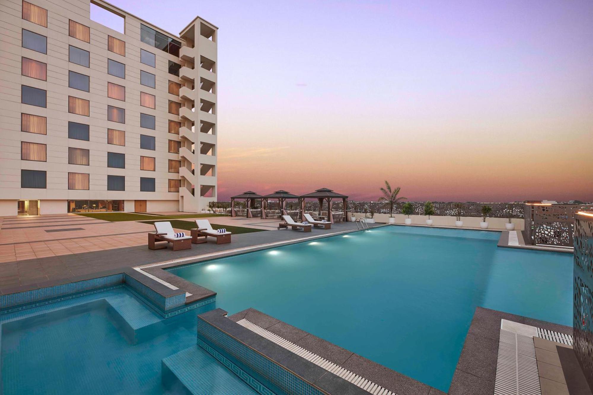 Doubletree By Hilton Βαρανάσι Εξωτερικό φωτογραφία