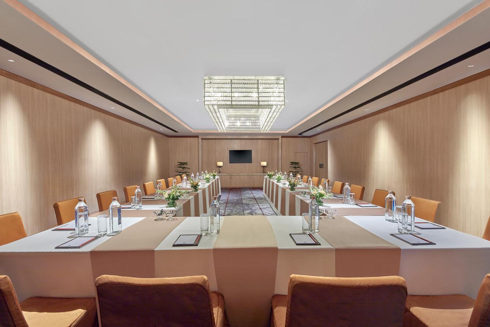 Doubletree By Hilton Βαρανάσι Εξωτερικό φωτογραφία