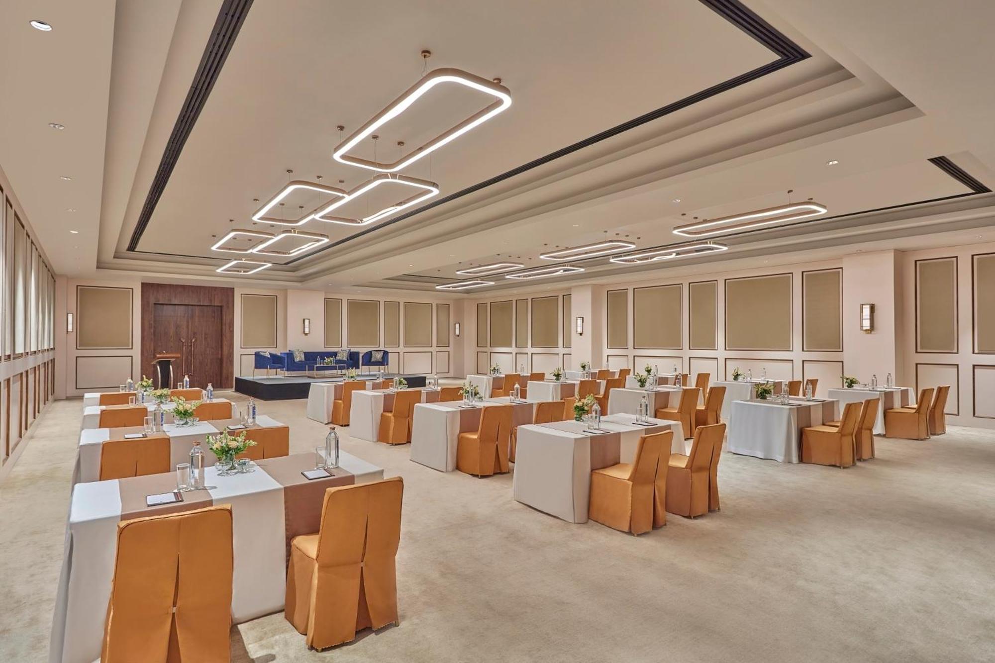 Doubletree By Hilton Βαρανάσι Εξωτερικό φωτογραφία